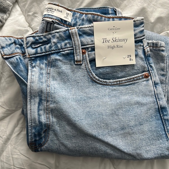 Abercrombie & Fitch Denim - NWT- Abercrombie and fitch curve love high rise skinny jeans